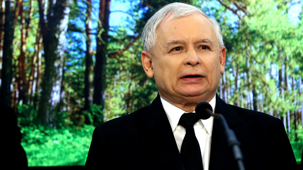 Prezes PiS Jarosław Kaczyński zadeklarował, że porozmawia z posłanką PiS Krystyną Pawłowicz o jej wypowiedzi dotyczącej Władysława Bartoszewskiego. Niczego takiego bym nie powiedział - podkreślił. Premier Donald Tusk powiedział, że słowa Pawłowicz były "paskudne".