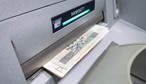 Ile jednorazowo można wypłacić z bankomatu w 2025 roku? Oto kwoty i limity jednorazowych wypłat