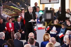 Kaczyński: Tusk był gotów powiedzieć, że 'niech ludzie umierają z głodu', jest to na piśmie