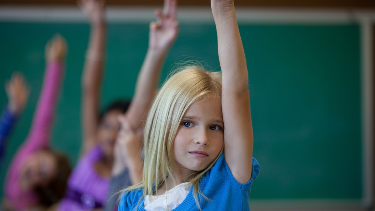 Gminy rewidują politykę edukacyjną, bo sześciolatki nie idą do szkół - ujawnia "Rzeczpospolita".