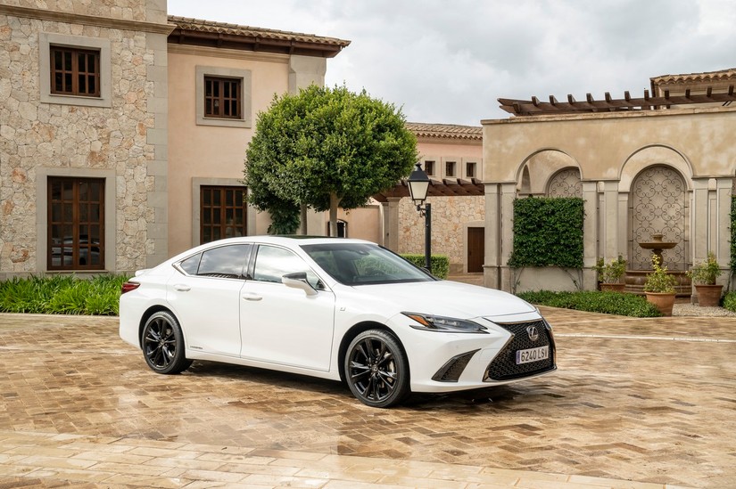 Lexus ES 300h F Sport - zdjęcie poglądowe