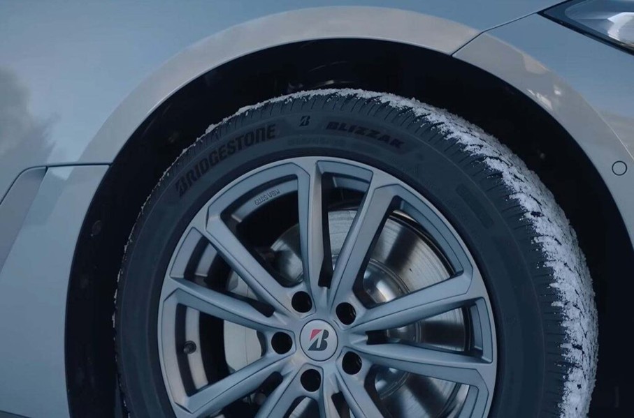 Pneumatiky Bridgestone Blizzak 6 dominujú testom v roku 2025. 