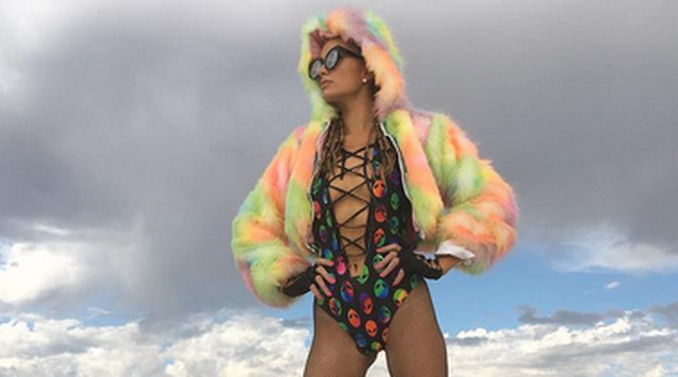 Paris Hilton a Burning Man fesztiválon pózolt / Fotó: Instagram