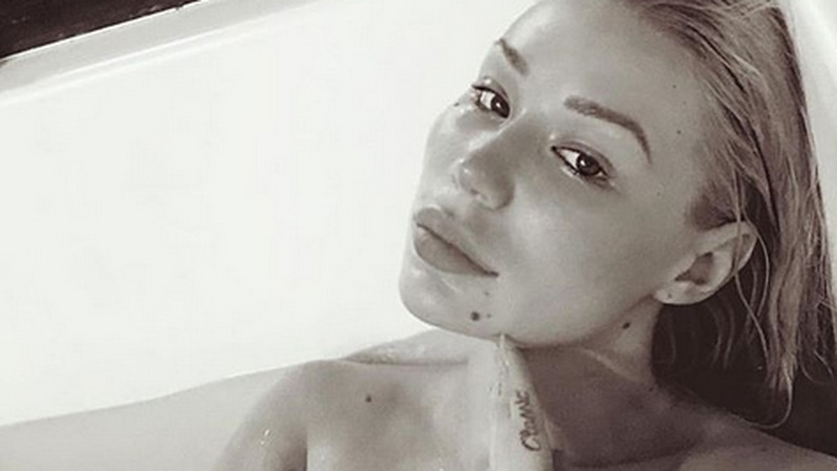 Iggy Azalea niewiele zostawiła wyobraźni w swoich ostatnich postach na Instagramie. 27-letnia raperka umieściła zdjęcia i wideo z wanny, w których więcej odsłania, niż zasłania.