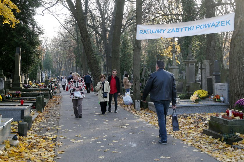 Pomimo pandemii zbierają na Powązki