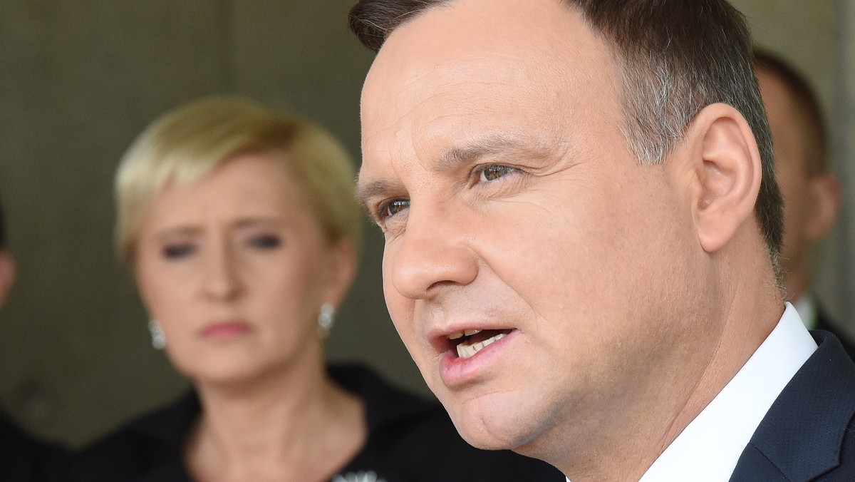 Prezydent Andrzej Duda przedstawił propozycje książek, spośród których internauci wybiorą tę, która będzie czytana podczas Narodowego Czytania 2017. Wśród propozycji prezydenta jest m.in. "Wesele" Wyspiańskiego i "Przedwiośnie" Żeromskiego.