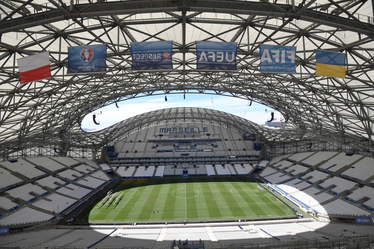 Na tym 'pastwisku' Polska zagra z Ukrianią. Tak wygląda murawa na Stade Velodrome