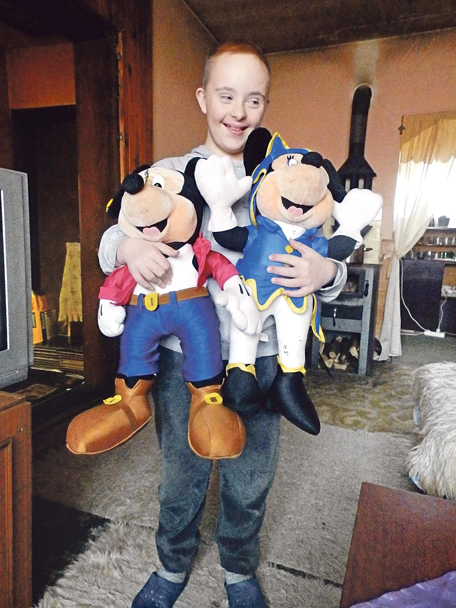 Lazar više ne mora sa bratom po vodu van kuće