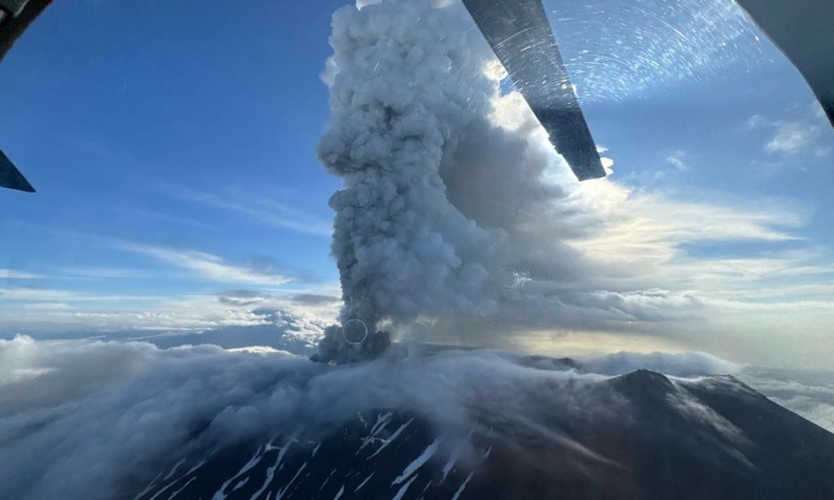 Erupcja wulkanu Kraszeninnikowa. Pierwszy wybuch od 600 lat
