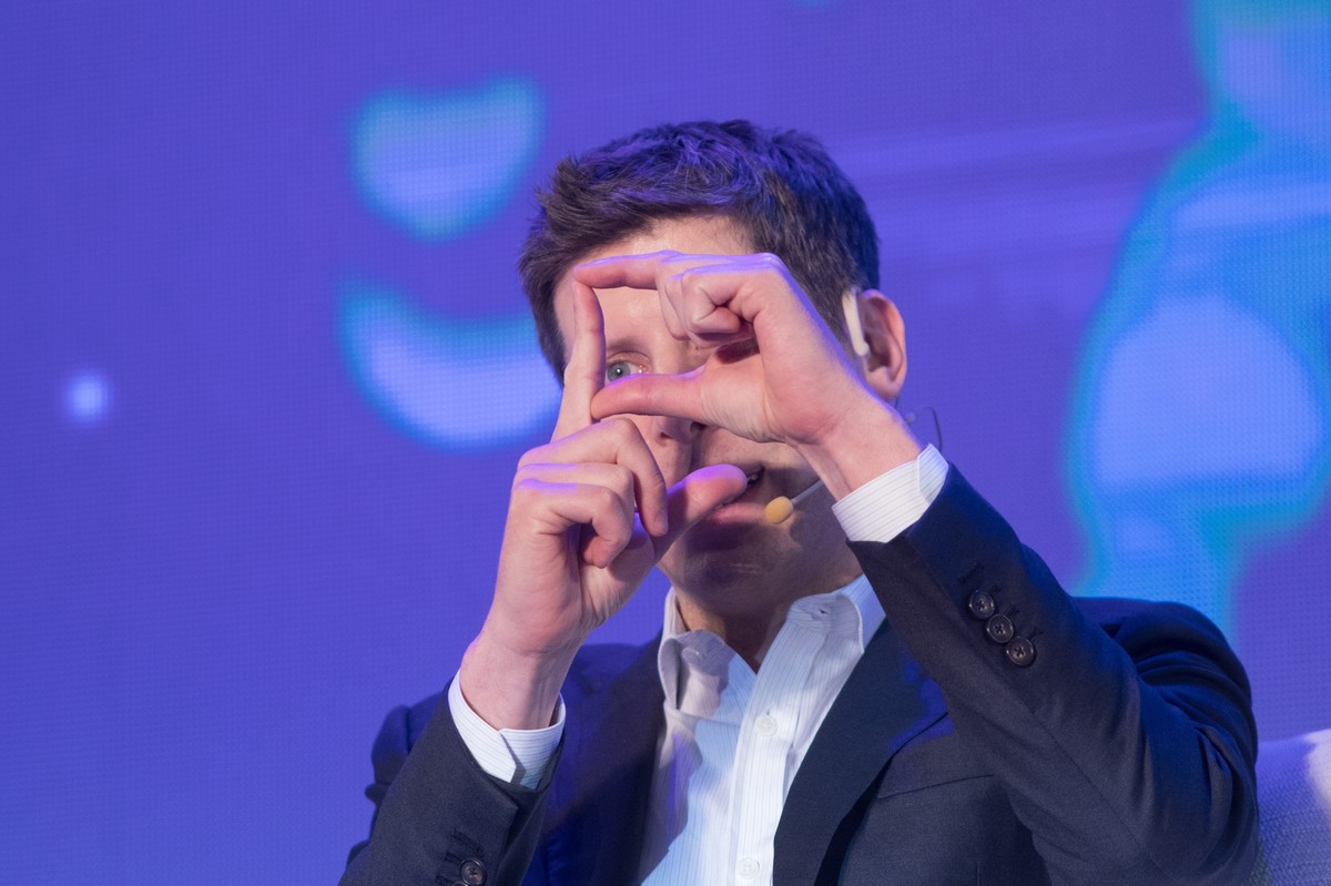Sam Altman twierdzi, iż Meta oferuje 100 mln dol. za przejęcie jego pracowników