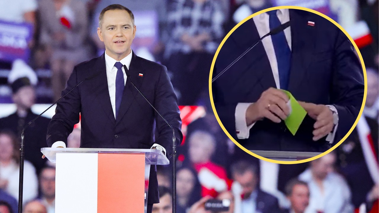 Karol Nawrocki atakował z mównicy Rafała Trzaskowskiego. Nagle wyciągnął niewielką kopertę