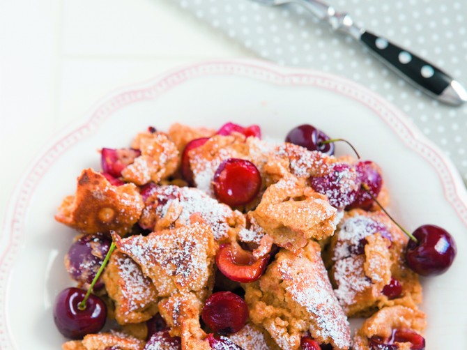139381_carske-mrvice-s-visnjama-stockphotokaiserschmarrngermanpancakeswithsweetcherries205979485