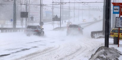 Uwaga na drogach! IMGW ostrzega: Sypnie śniegiem i pojawią się zamiecie 