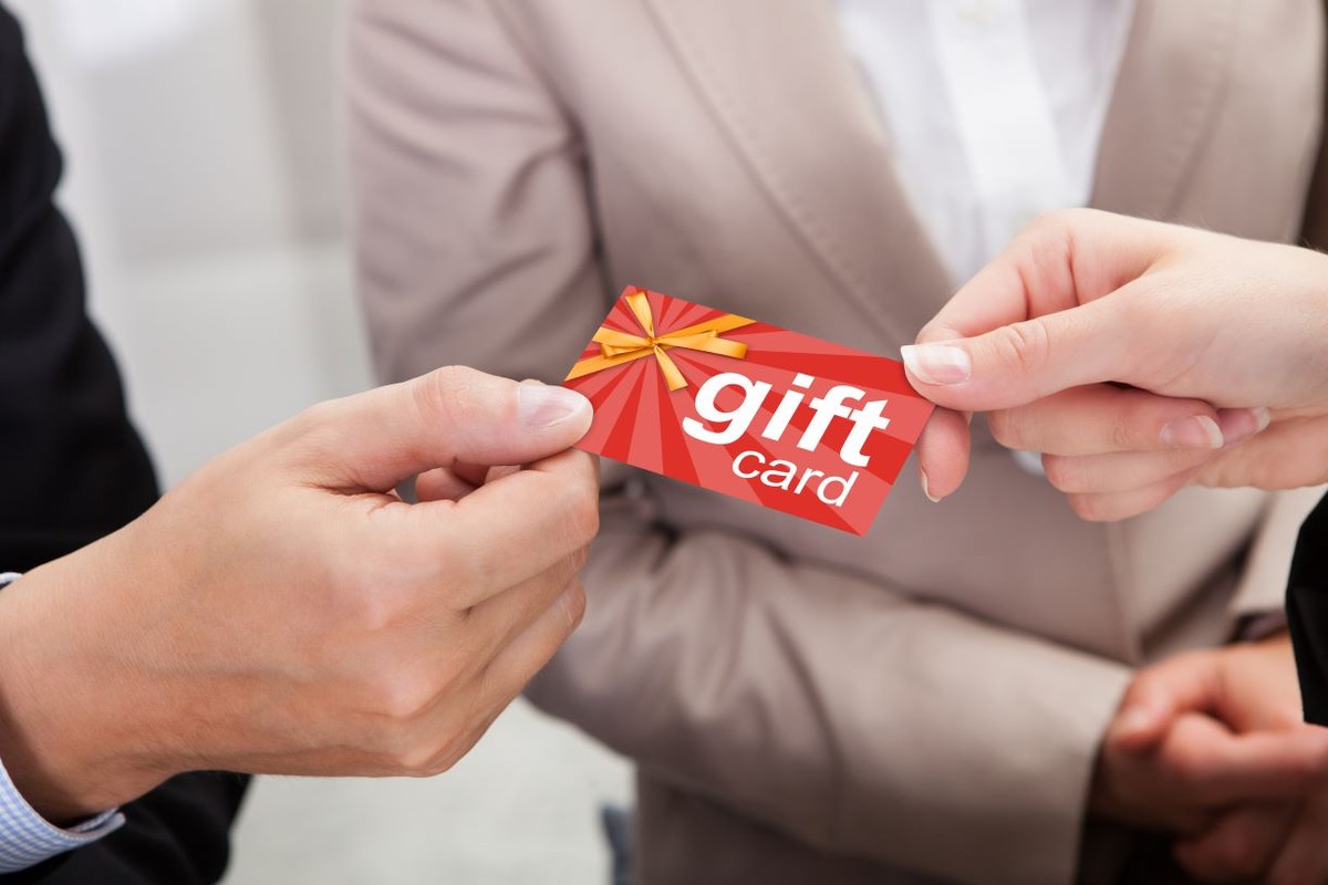 Benefity pozapłacowe. Karta podarunkowa mile widziana przed Wielkanocą
