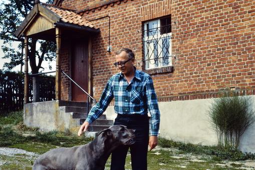 Zbigniew Nienacki w Jerzwałdzie nad Jeziorem Płaskim, 1977 r.