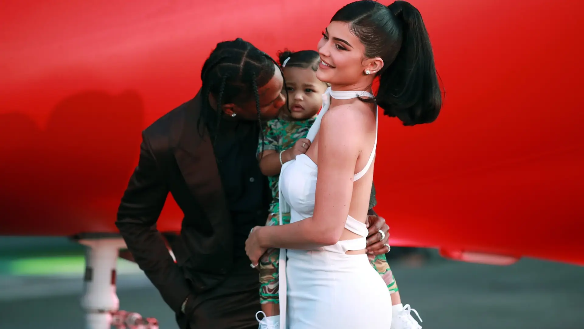 "Dzień, w którym narodziła się Stormi" - Kylie Jenner pokazała swoje pierwsze zdjęcie w roli mamy