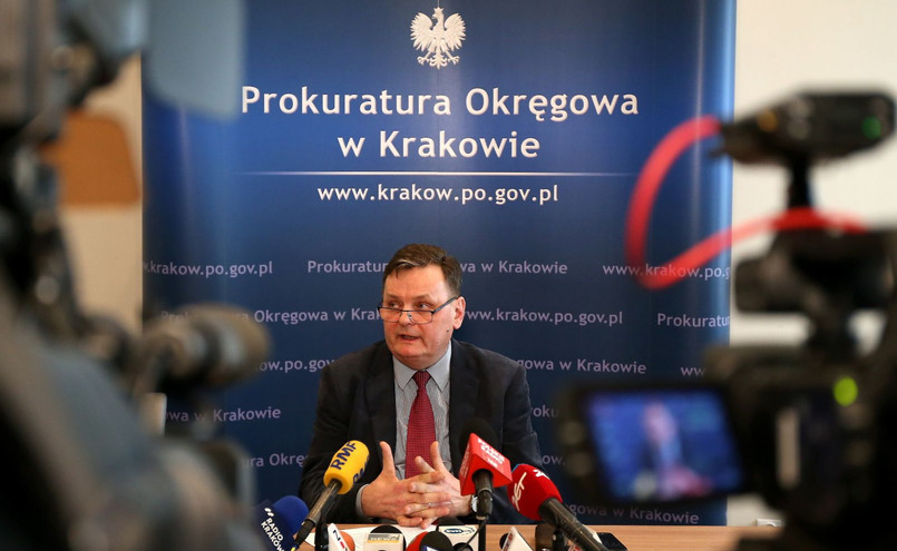 Rzecznik prokuratury regionalnej - prokurator Włodzimierz Krzywicki, podczas konferencji prasowej w Krakowie