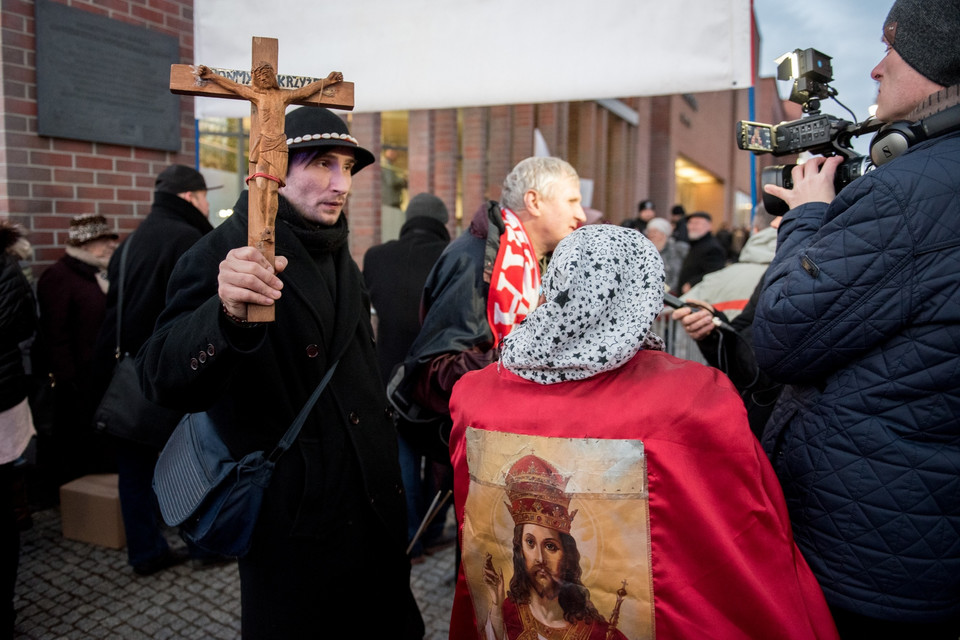 Protest przeciwko wystawie Mariny Abramović w Toruniu