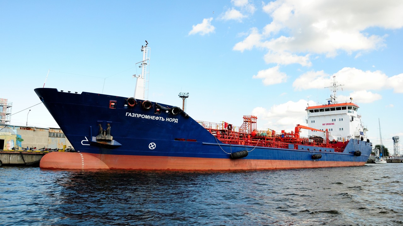 "Flota cieni" Putina w prawnych tarapatach. Gabon i Barbados domagają się usunięcia swoich flag z tankowców