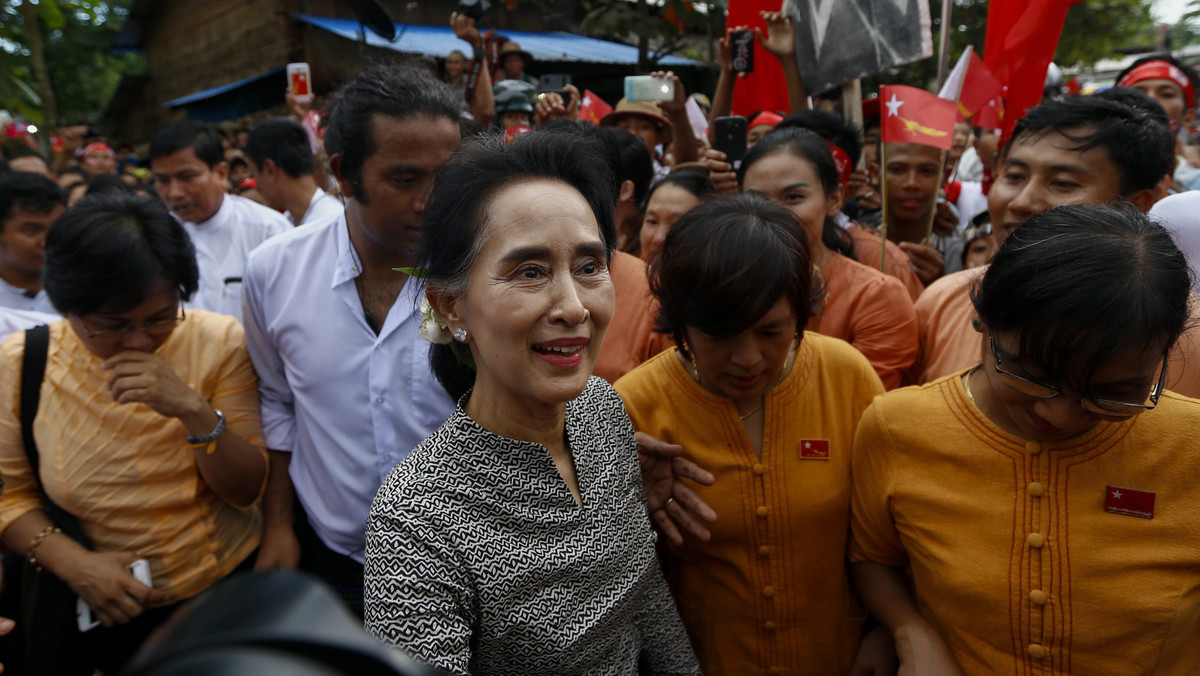 Przywódczyni demokratycznej opozycji w Birmie Aung San Suu Kyi dziś zapowiedziała, że w razie wygranej jej partii w listopadowych wyborach do parlamentu stworzy rząd bez korupcji, zwiększy prawa robotników i uniezależni kraj od zagranicznej pomocy.