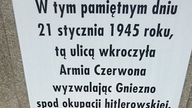 Kradzież tablicy upamiętniającej wejście Armii Czerwonej do Gniezna. Wandalizm polityczny czy dekomunizacja?