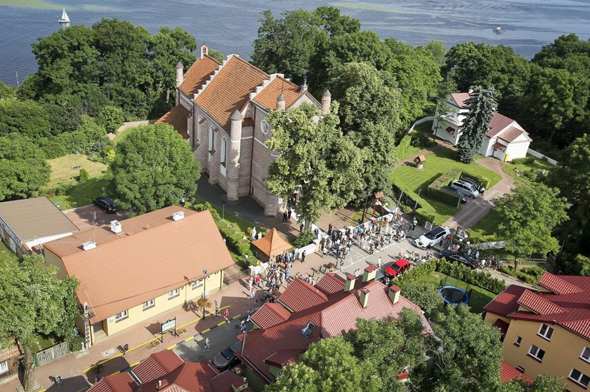 Ślub Lewandowskich był wielkim wydarzeniem w Serocku. 