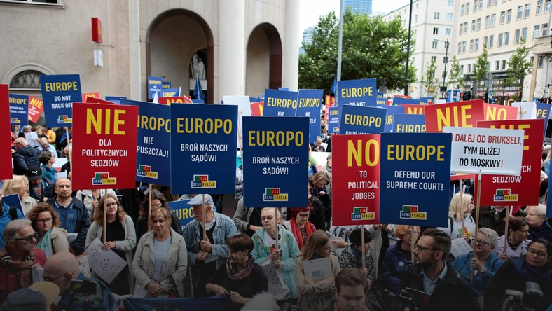 Znalezione obrazy dla zapytania zdjecia z demonstracji 26,o6,2018