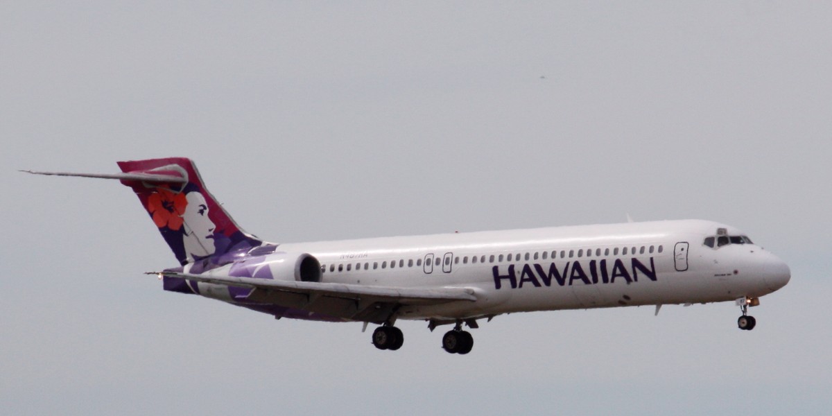 A Hawaiian Airlines Boeing 717-200.