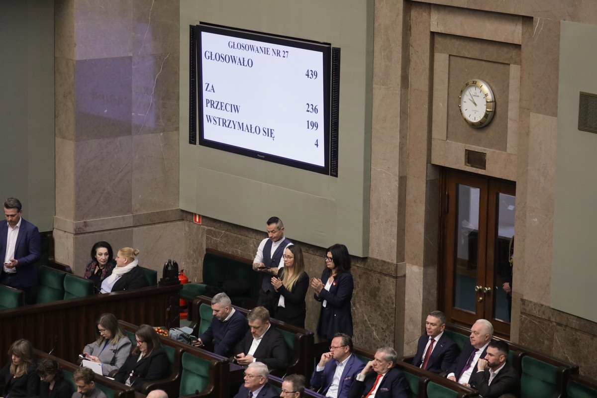 "Maski opadły", "oddawanie suwerenności". Sejm zagłosował ws. programu SAFE