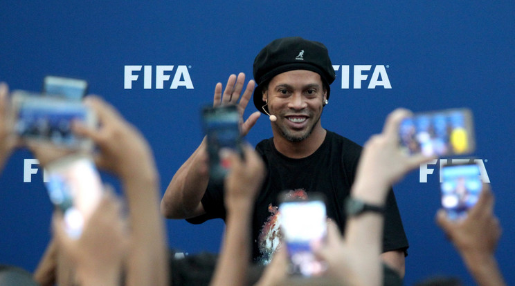 Az aktív karrierje alatt milliók kedvencévé váló Ronaldinho is megfertőződött a koronavírussal.