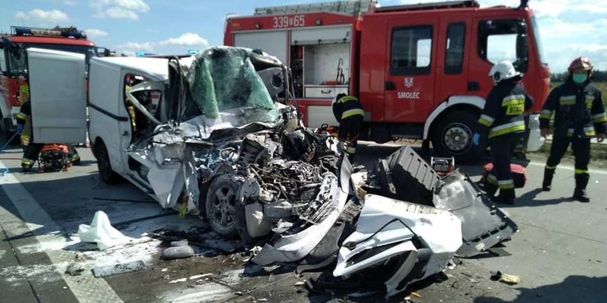 Wypadek na A4. Bus zderzył się z ciężarówką