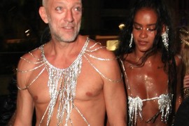 Vensan Kasel (58) LJUBI POLUGOLU DEVOJKU (28) dok ih NJEGOVA ĆERKA GLEDA: Mlađa naslednica se ne odvaja od MAĆEHE I OCA i svi se pitaju kako je ovo moguće