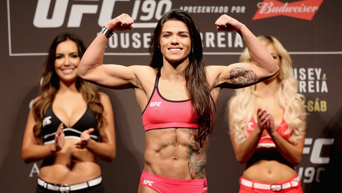 Claudia Gadelha, brazylijska zawodniczka mieszanych sztuk walki, wypoczywa obecnie w Argentynie. Sportsmenka wybrała się do zoo, by stanąć oko w oko z drapieżnikami...