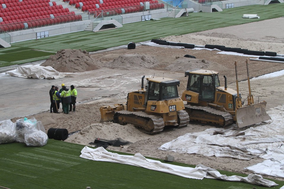 Układanie murawy na Stadionie Narodowym