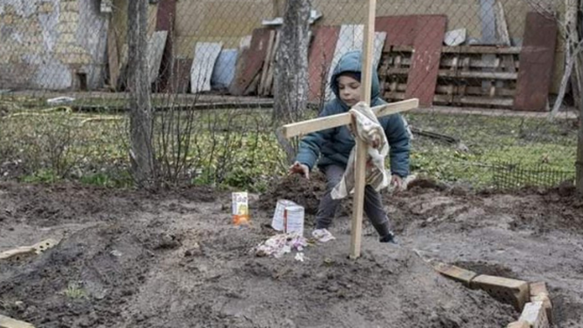"12-latek grzebał ludzi w Buczy". W Hiszpanii ratują psychikę ukraińskich dzieci