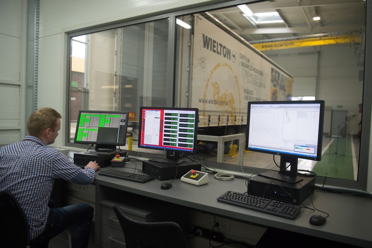 'Chcemy wspierać talenty wśród polskich studentów i doktorantów, CBR stanowi doskonałą platformę do współpracy i wymiany doświadczeń ze środowiskiem akademickim przy projektach badawczych – poinformował Prezes Mariusz Golec. Chcemy maksymalnie wykorzystać potencjał zarówno intelektualny, jak i techniczny polskich naukowców, których kompetencje już od wielu lat są doceniane w Europie. To właśnie polską myślą technologiczną konkurujemy z zachodnimi rozwiązaniami' – podkreślił Prezes Golec.
 <br><br> fot. (gm/zuz) PAP/Grzegorz Michałowski