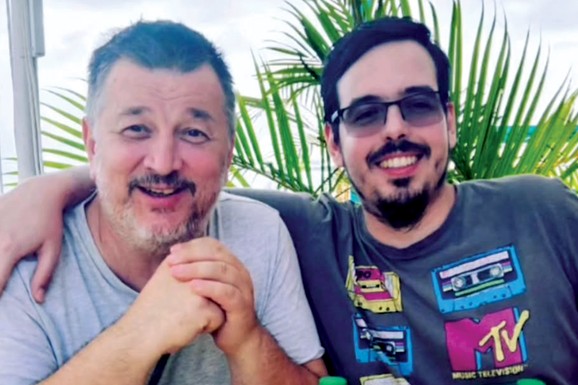 "LEPI MOJ SINE, VOLI TE TVOJ MATORI NAJVIŠE NA SVETU" Žarko Jokanović je dete Milice Milše prihvatio kao svoje, a danas slave zajedno: Ovo je Antonije kojeg je rodila na studijama