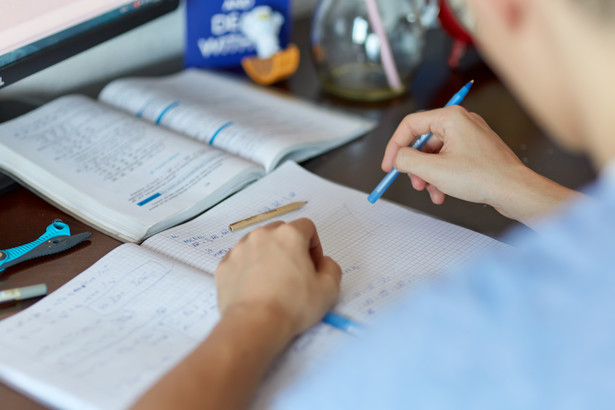 Zdania na temat rezygnacji z prac domowych są wśród nauczycieli podzielone