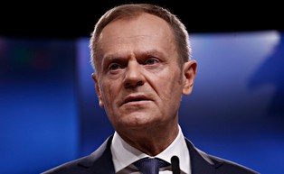 Tusk do Francuzów: Odbudujecie waszą katedrę