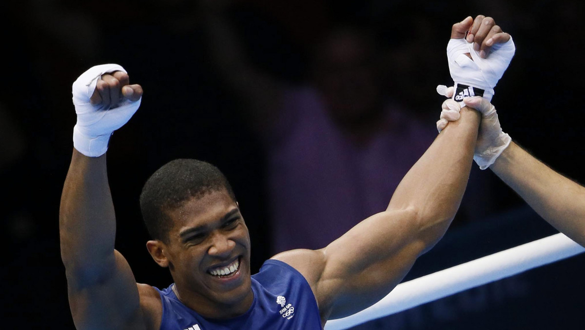 Anthony Joshua pokonał Roberta Cammarelle i wywalczył złoty medal w bokserskiej kategorii +91 kg podczas Igrzysk XXX Olimpiady Londyn 2012.