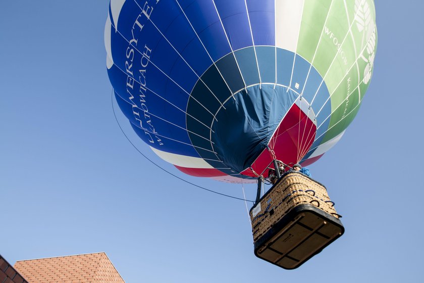 Katowice. Balon Uniwersytetu Śląskiego bada smog