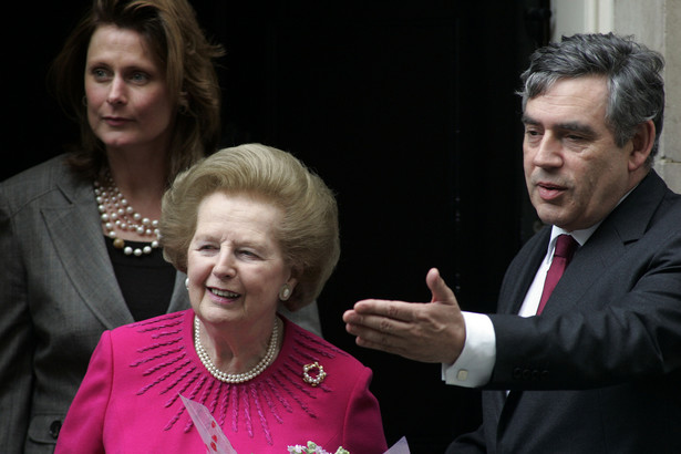 Margaret Thatcher podczas postkania z Gordonem Brownem