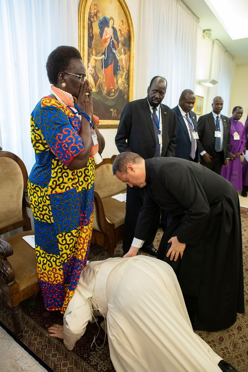 Niezwykły gest Franciszka. To zrobił prezydentowi Sudanu