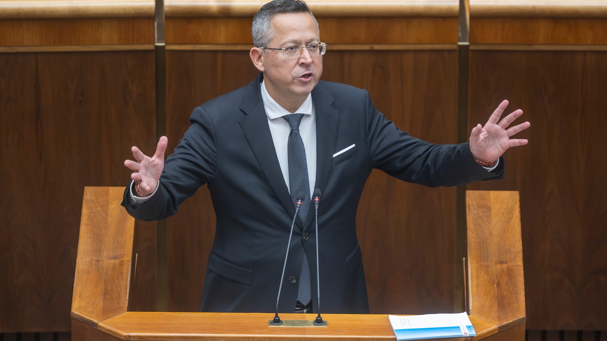 Minister financií Ladislav Kamenický počas rozpravy o rozpočte na rok 2027