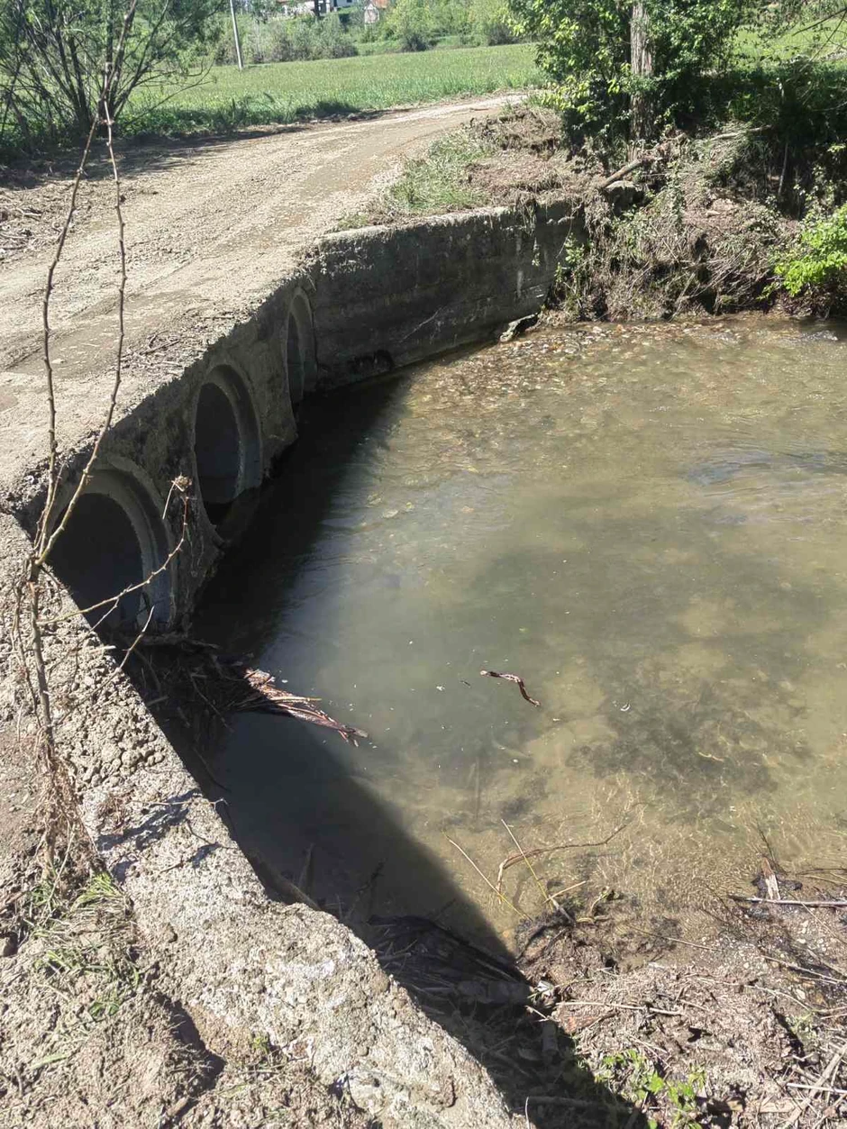 Nevreme odnelo most, teška mehanizacija ga vratila