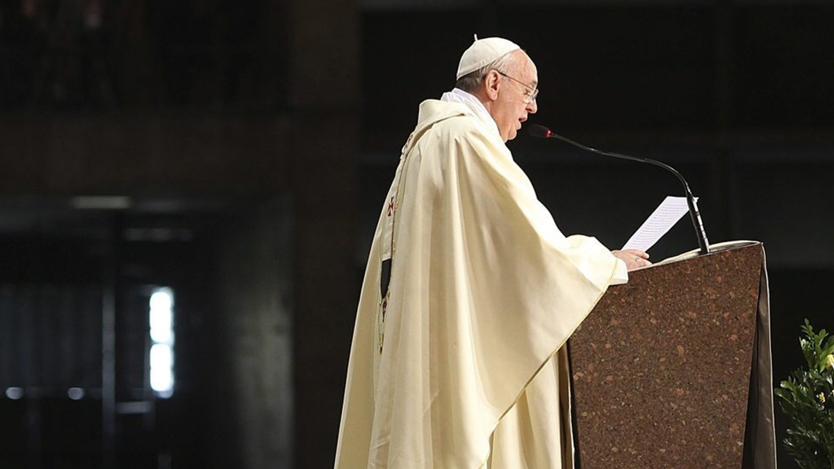 Papież Franciszek, który w katedrze św. Sebastiana w Rio de Janeiro koncelebrował mszę św. z biskupami uczestniczącymi w Światowych Dniach Młodzieży, wezwał księży, by nie zamykali się w parafiach i szli głosić Chrystusa biednym i wykluczonym.