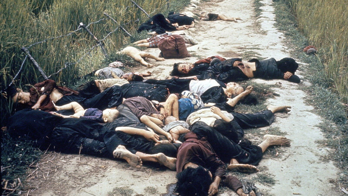 Znane również jako Masakra w Son My masowe morderstwo 347 do 504 nieuzbrojonych Wietnamczyków, głównie cywili, w większości kobiet i dzieci, dokonanej przez wojska amerykańskie w marcu 1968 r., w czasie wojny w Wietnamie.