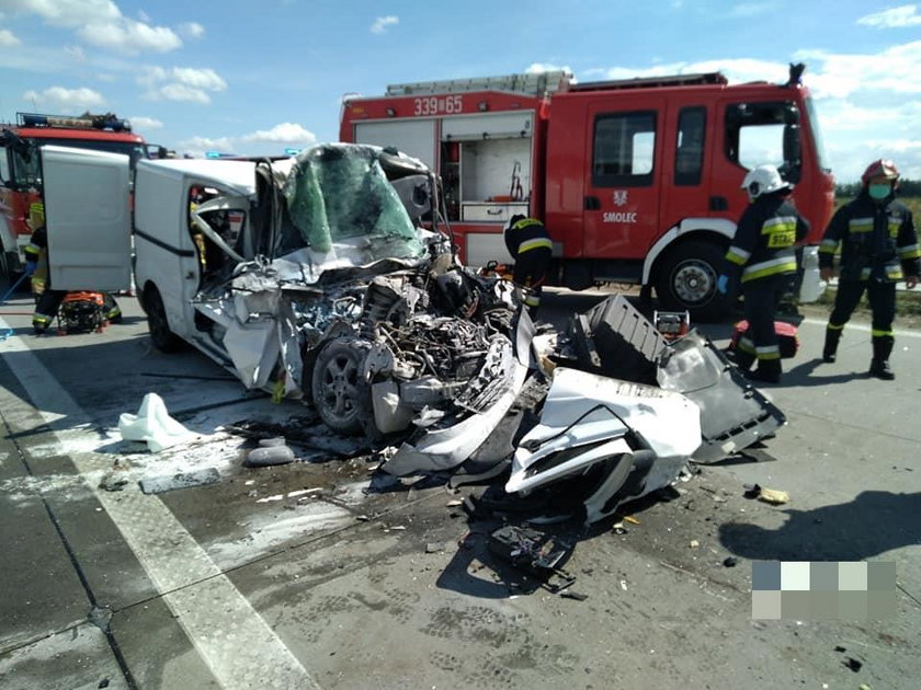 Wypadek na A4. Bus zderzył się z ciężarówką