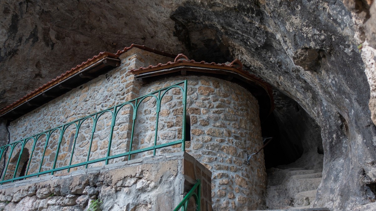 Misterija lekovite vode u manastiru Gornjak: Pojavljuje se na Đurđevdan, čak i kad je suša