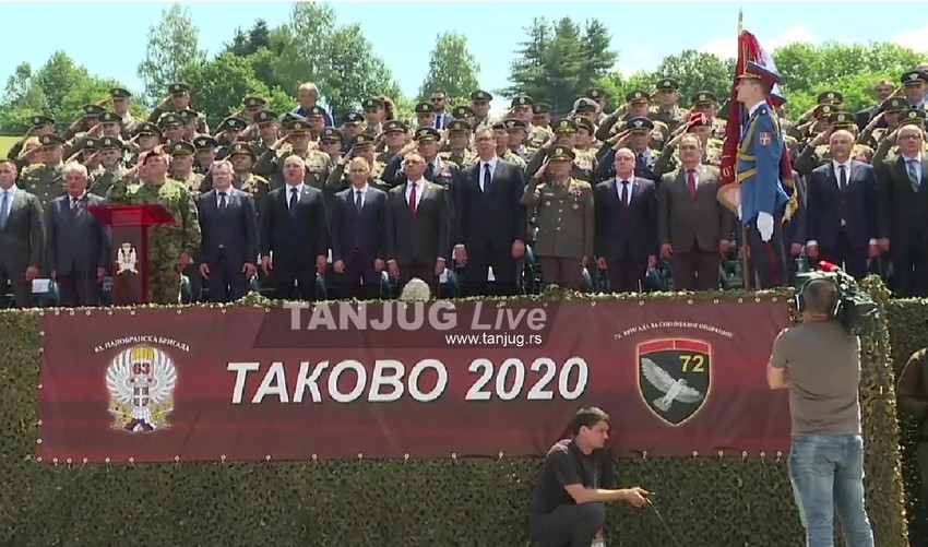 Predsednik Vučić na smotri vojske